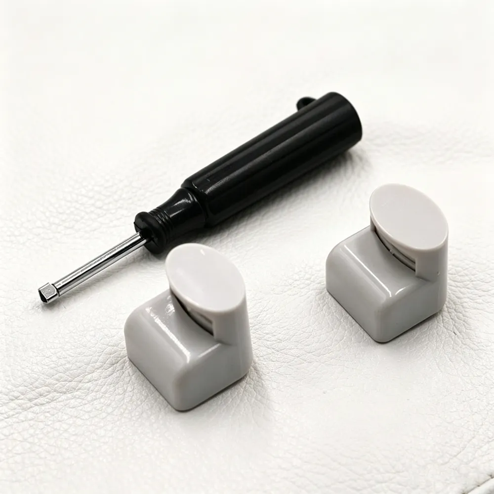 Close-up of working tip for triangle eyeglass security tag detacher